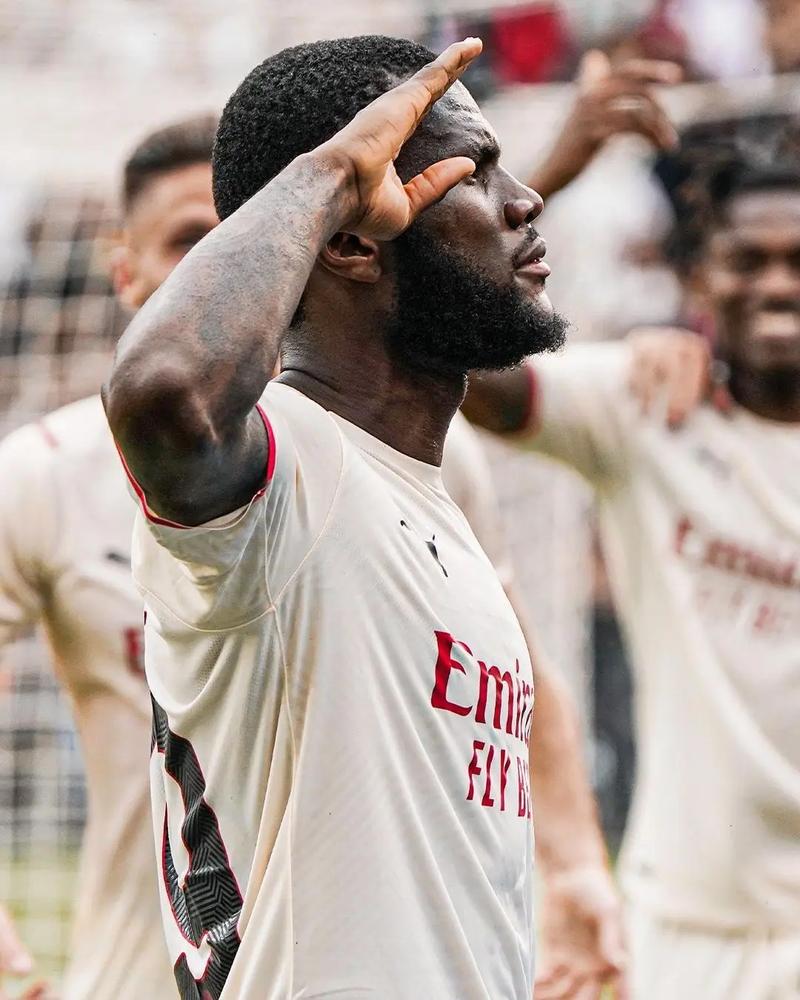 欧冠改制后连续3场破门最年轻榜单：17岁卡尔居首，姆巴佩次席（欧冠改制后连三场进球最年轻榜：17岁卡尔领跑，姆巴佩居次）