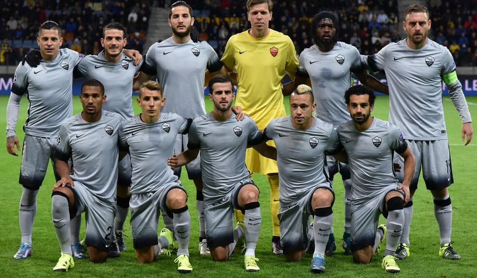 弗兰克：如果范德芬还能做到这样，他就可以直接从我身边走过（弗兰克：若范德芬还能保持这种水准，他大可以从我身边径直走过）