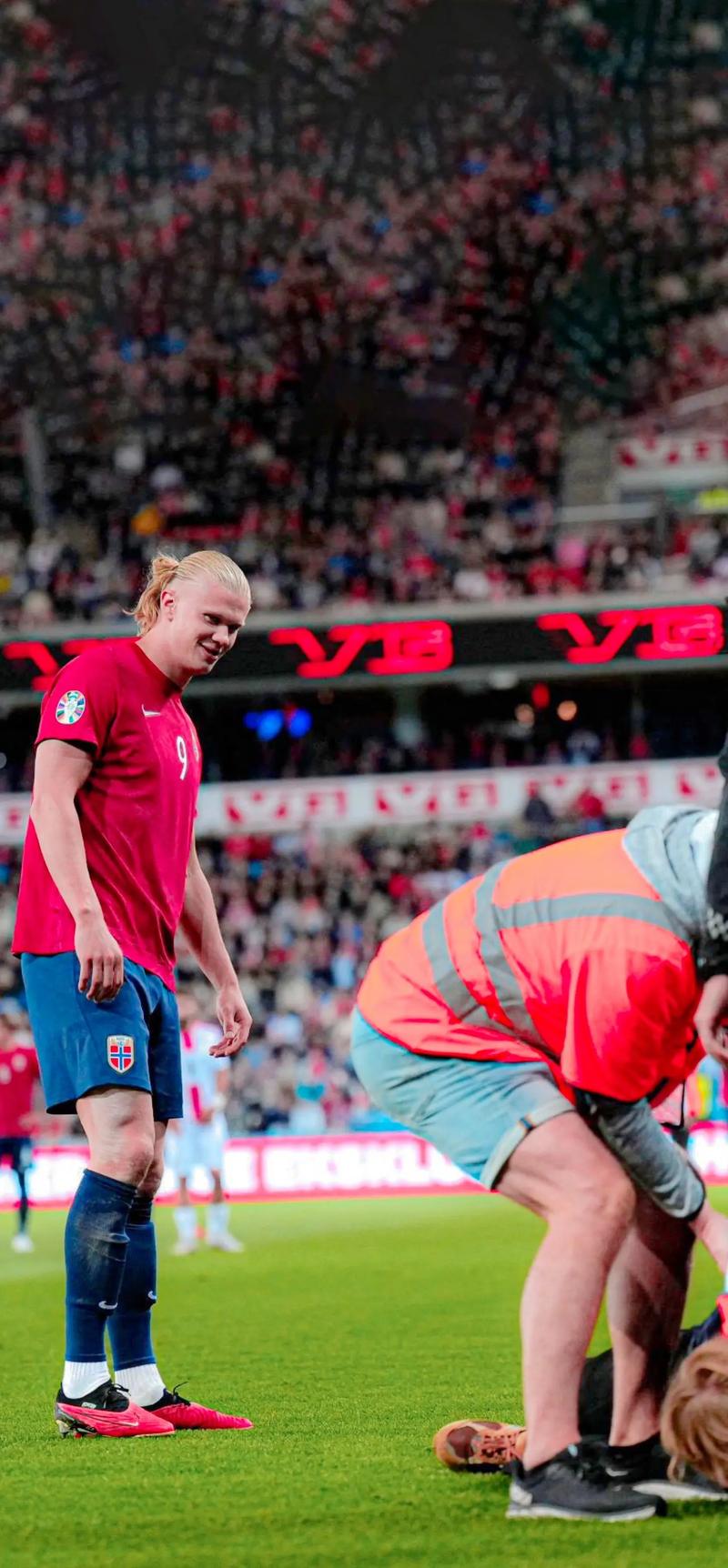 德天空：施洛特贝克因脚伤将缺席对阵卢森堡，有可能退出集训（德天空：施洛特贝克脚伤无缘战卢森堡，或将退出本期集训）