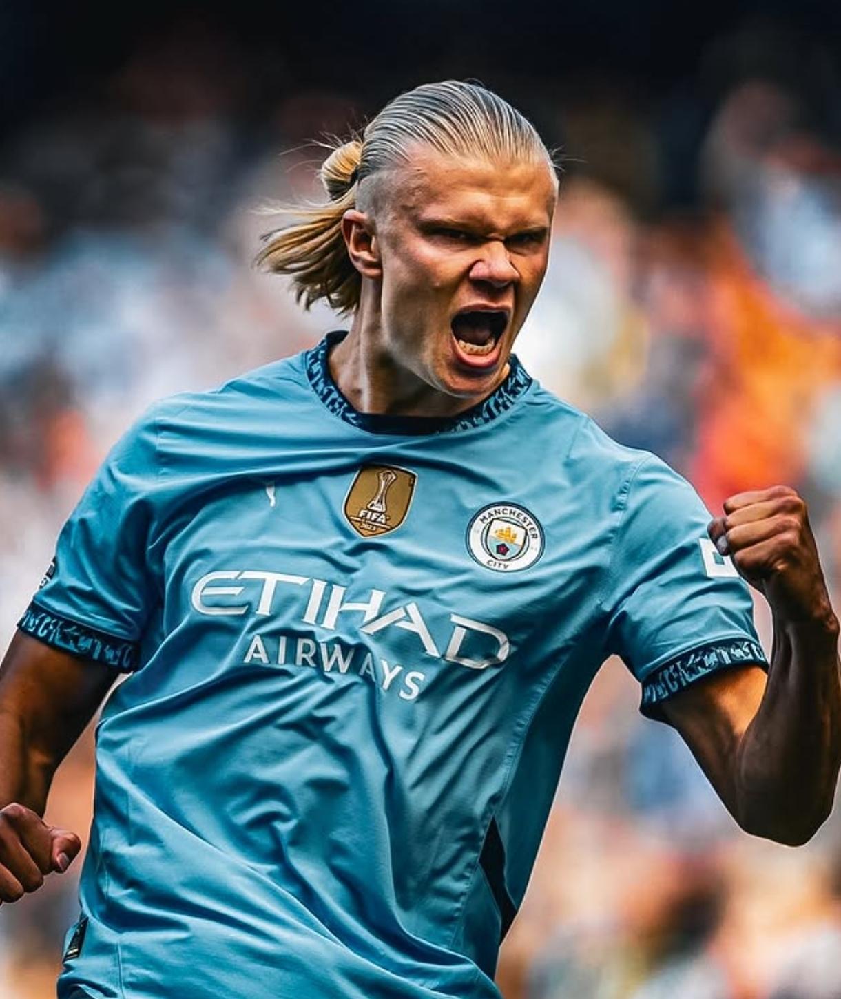 刘殿座获奖感言：感谢每一位身边的人，愿中国足球越来越好（刘殿座领奖致辞：感恩所有支持，祝中国足球蒸蒸日上）