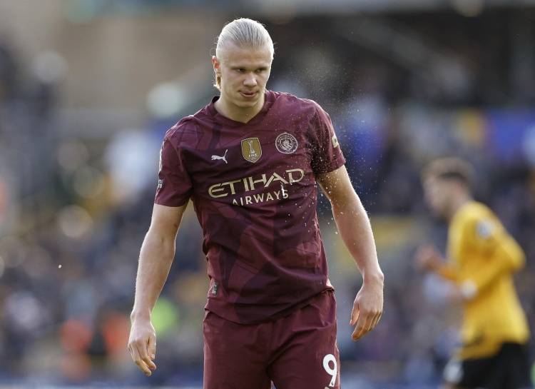 对手主教练无奈摇头（对方主帅无奈摇头）