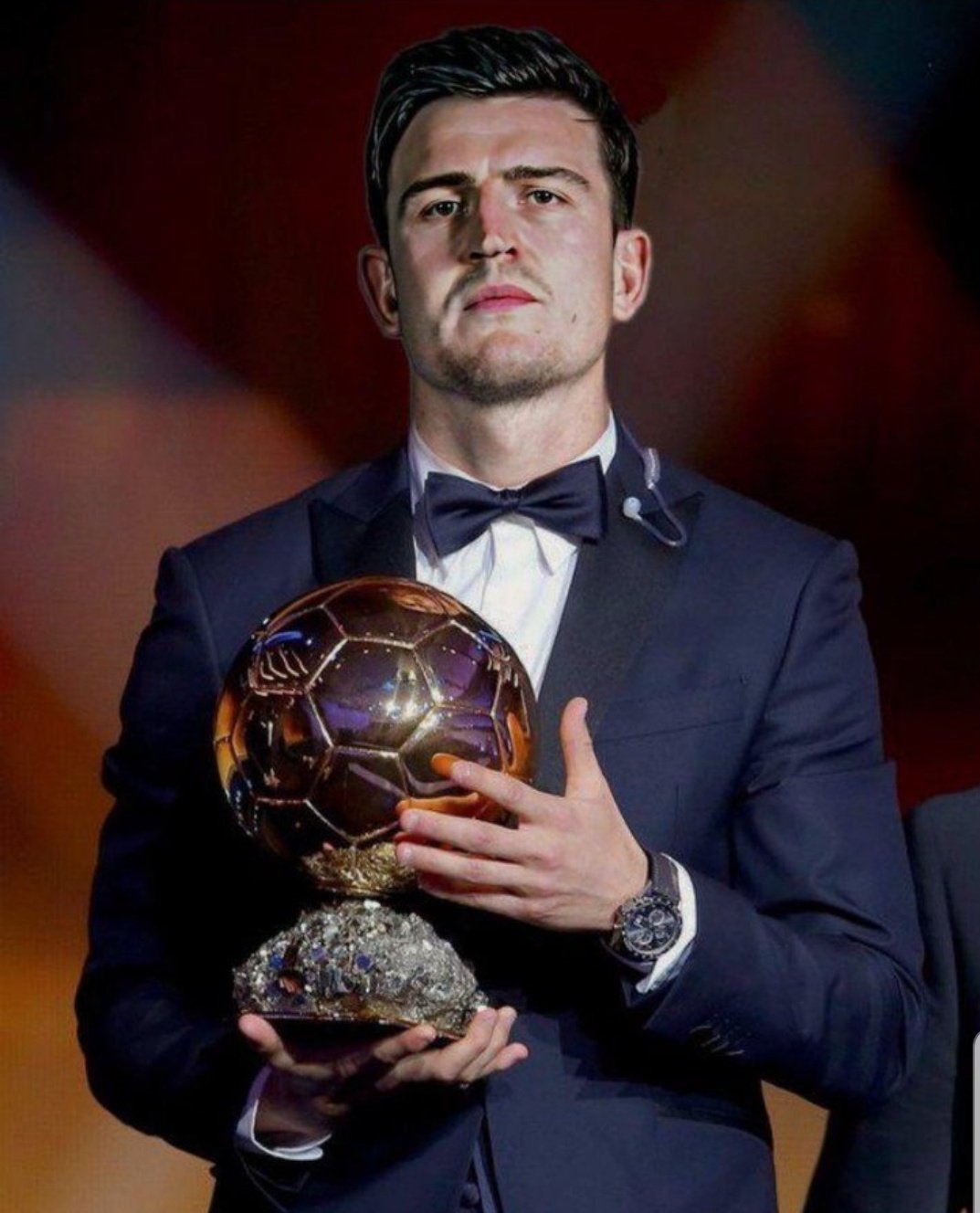 看台视角欣赏孙兴慜的任意球直接破门，球迷已经预感...