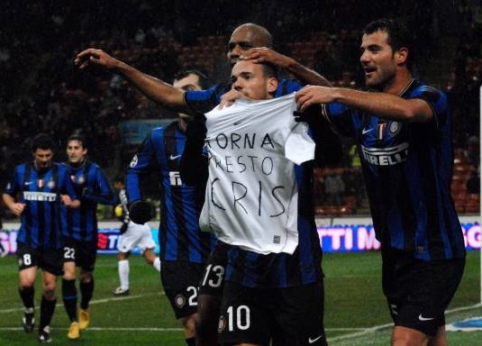 德媒：两名葡体球迷燃放烟火致另一名葡体球迷和一名警官受伤（德媒报道：两名葡体球迷燃放烟花，致另一名葡体球迷与一名警察受伤）