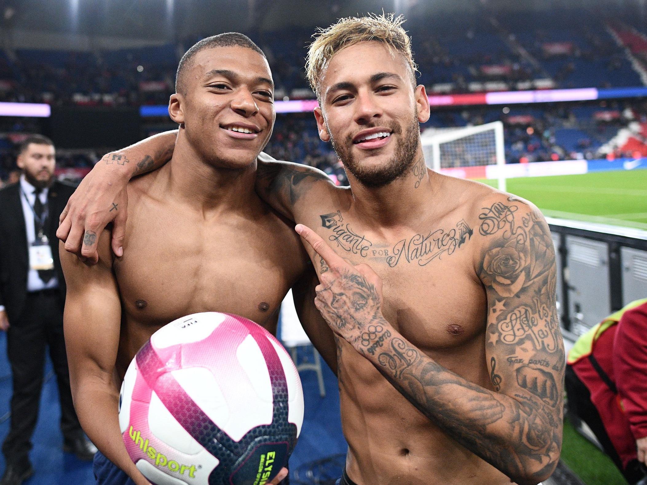 中超赛场争议判罚：VAR判罚引发热议,（中超赛场判罚惹争议：VAR介入成热议焦点）